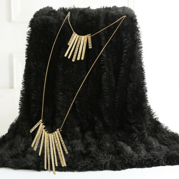 ✓🎄10/$20. Madison Tyler ~ Gold Tone Necklace with Clear Rhinestones - Picture 3 of 4